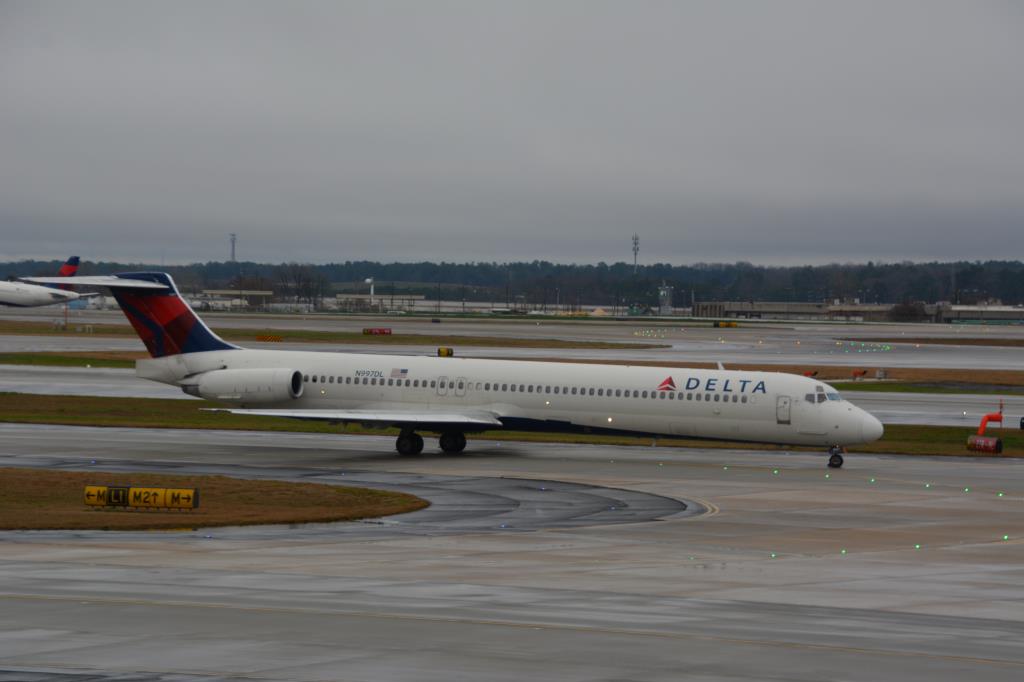 Photo of aircraft N977DL operated by Delta Air Lines