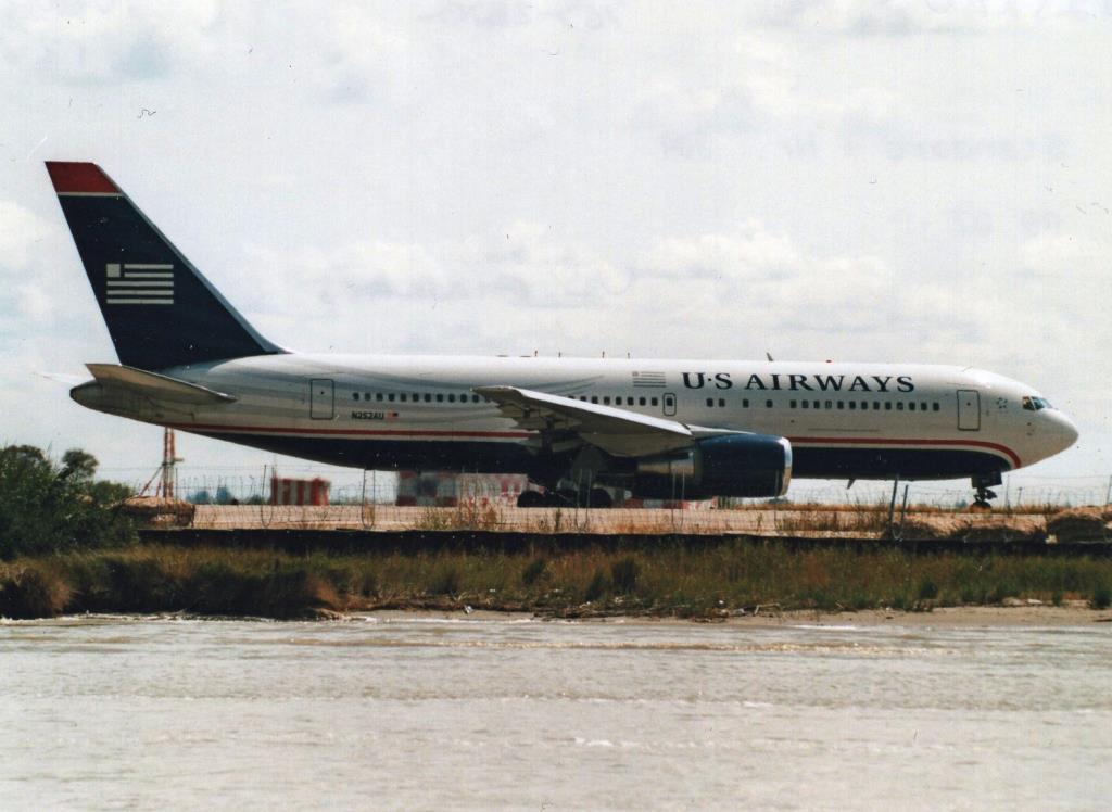 Photo of aircraft N252AU operated by US Airways
