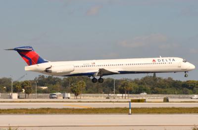 Photo of aircraft N975DL operated by Delta Air Lines