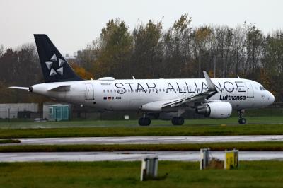 Image of aircraft registration D-AIUA - A A320-214(WL) operated by Lufthansa