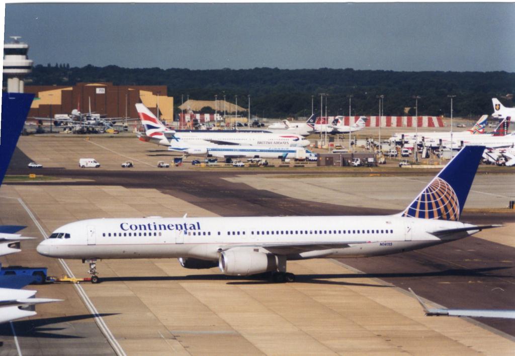 Photo of aircraft N14115 operated by Continental Air Lines