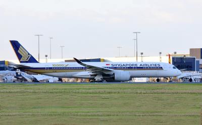 Photo of aircraft 9V-SMF operated by Singapore Airlines