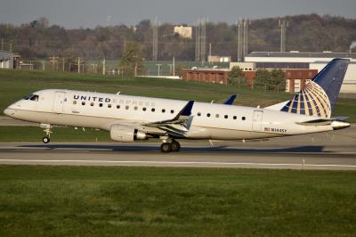 Photo of aircraft N144SY operated by United Express