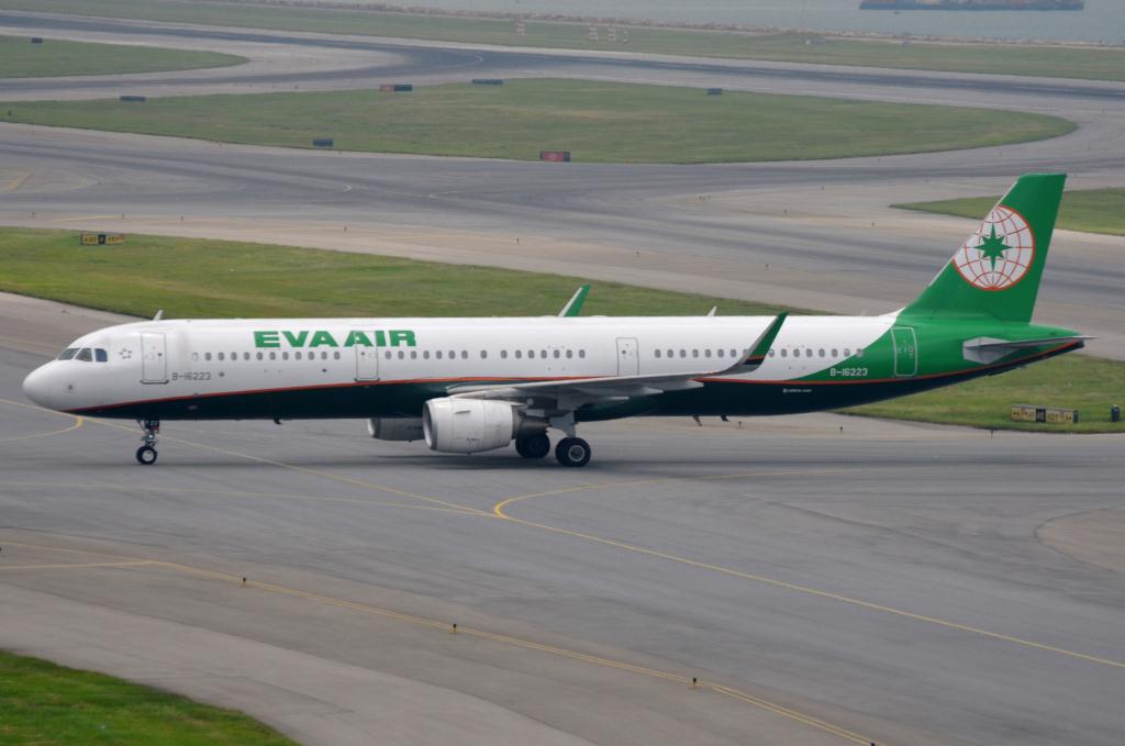 Photo of aircraft B-16223 operated by EVA Air