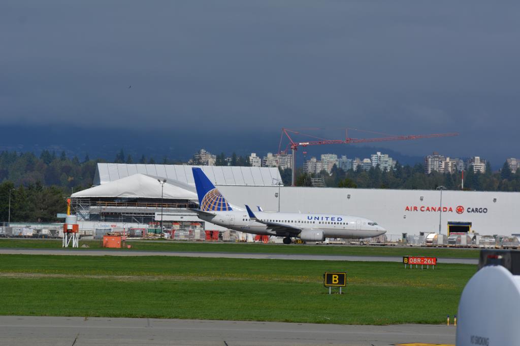 Photo of aircraft N39728 operated by United Airlines
