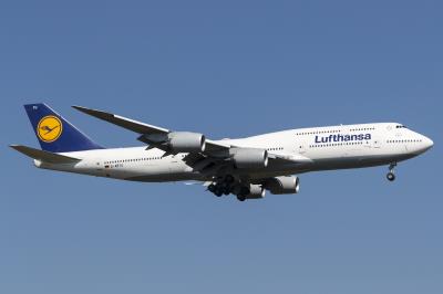 Image of aircraft registration D-ABYU - A 747-830 operated by Lufthansa