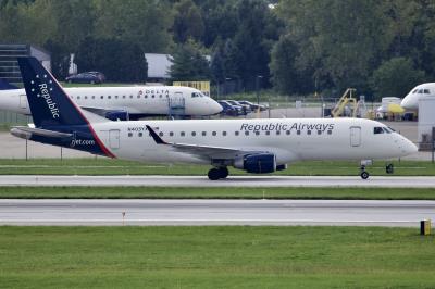 Image of aircraft registration N403YX - A ERJ-175-LR (ERJ-170-200 LR)  operated by American Eagle