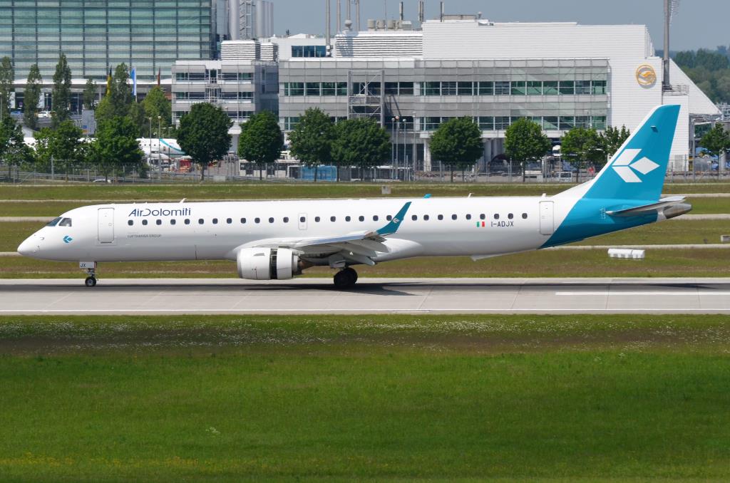 Photo of aircraft I-ADJX operated by Air Dolomiti