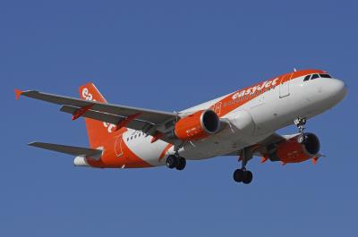 Image of aircraft registration OE-LQJ - A A319-111 operated by easyJet Europe