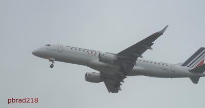 Image of aircraft registration F-HBLM - A ERJ-190-STD (ERJ-190-100) operated by HOP!