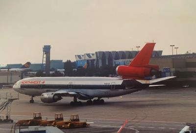 Photo of aircraft N161US operated by Northwest Airlines