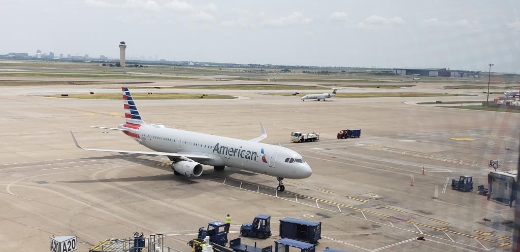 Photo of aircraft N120EE operated by American Airlines