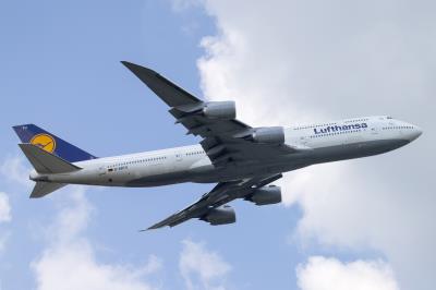 Image of aircraft registration D-ABYU - A 747-830 operated by Lufthansa
