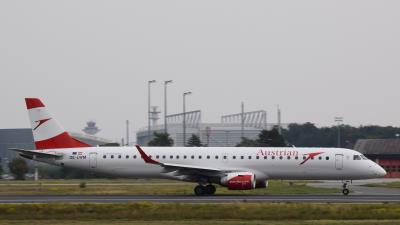 Image of aircraft registration OE-LWM - A ERJ-195-LR (ERJ-190-200 LR) operated by Austrian Airlines