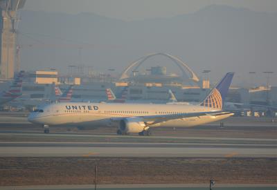 Photo of aircraft N27964 operated by United Airlines