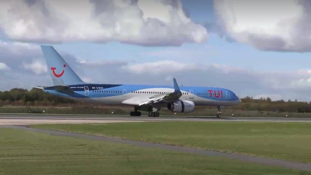 Photo of aircraft G-BYAY operated by TUI Airways