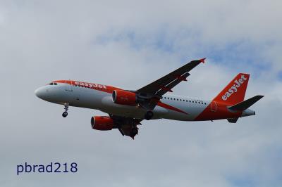 Image of aircraft registration G-EZUA - A A320-214 operated by easyJet