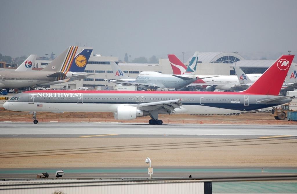 Photo of aircraft N585NW operated by Northwest Airlines