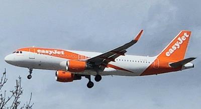 Photo of aircraft G-EZPD operated by easyJet