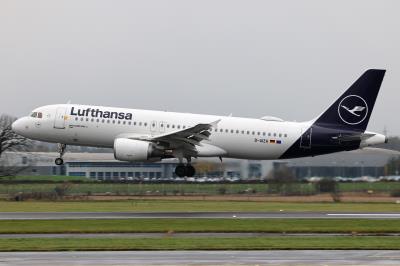 Photo of aircraft D-AIZA operated by Lufthansa