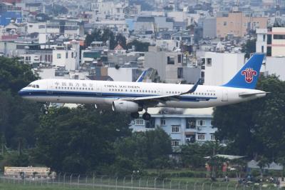 Photo of aircraft B-6978 operated by China Southern Airlines