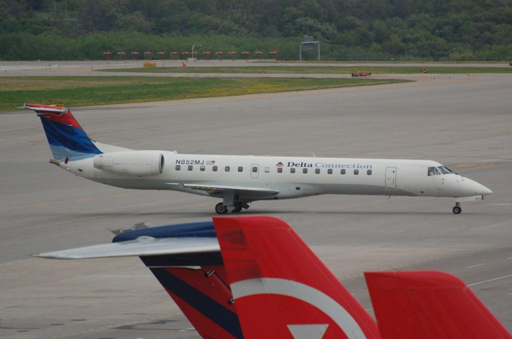 Photo of aircraft N852MJ operated by Freedom Airlines
