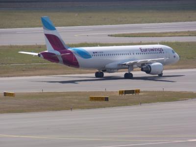 Photo of aircraft D-AEUE operated by Eurowings
