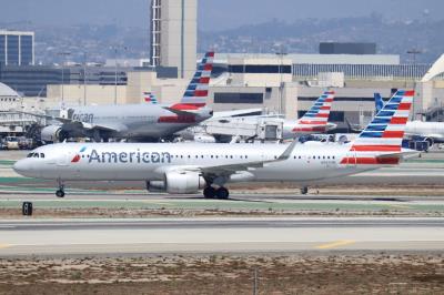 Photo of aircraft N421UW operated by American Airlines