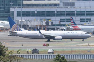 Photo of aircraft N36447 operated by United Airlines