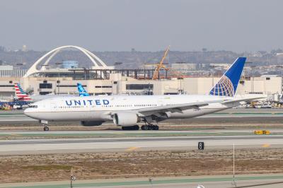 Image of aircraft registration N786UA - A 777-222(ER) operated by United Airlines