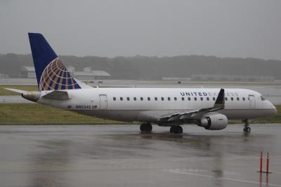 Photo of aircraft N85340 operated by United Express