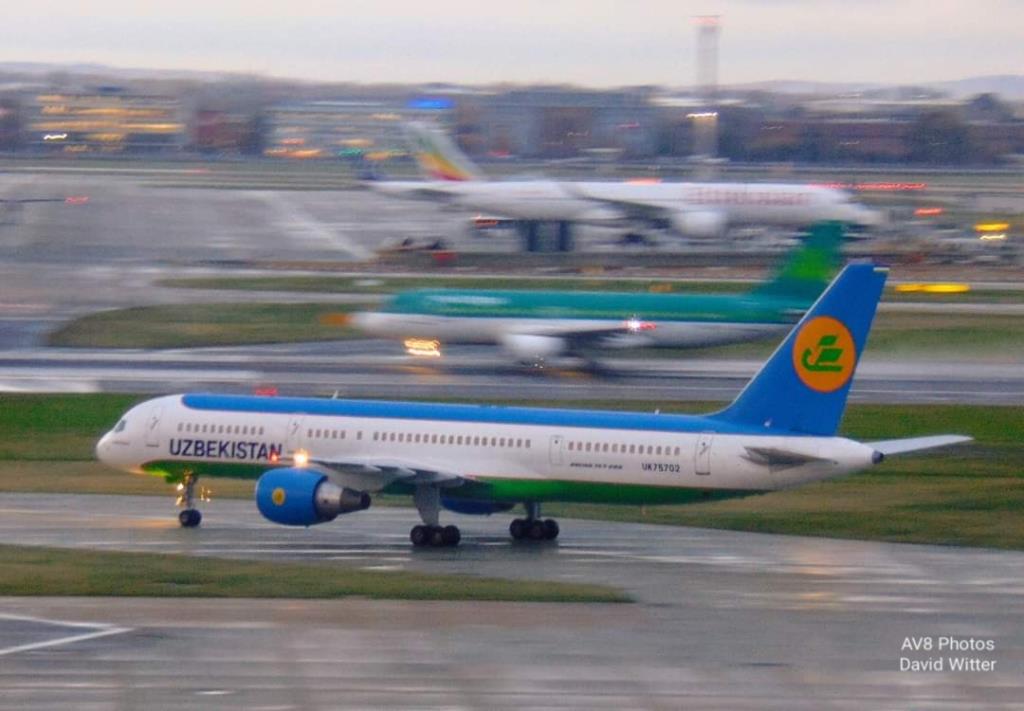 Photo of aircraft UK75702 operated by Uzbekistan Airways