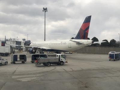 Photo of aircraft N350DN operated by Delta Air Lines