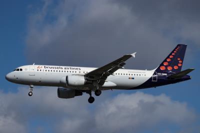 Photo of aircraft OO-SNM operated by Brussels Airlines