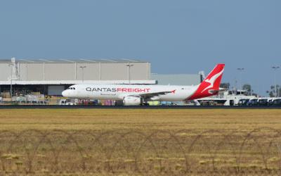 Photo of aircraft VH-XF4 operated by Qantas Freight