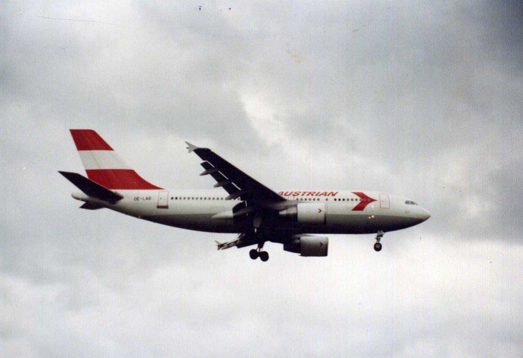 Photo of aircraft OE-LAB operated by Austrian Airlines