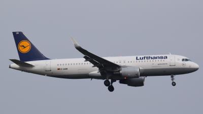 Image of aircraft registration D-AIUM - A A320-214(WL) operated by Lufthansa