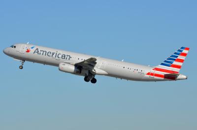 Photo of aircraft N915US operated by American Airlines
