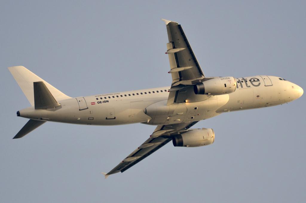 Photo of aircraft OE-IDN operated by White