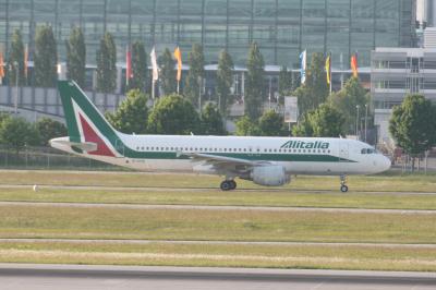 Photo of aircraft EI-DTD operated by Alitalia