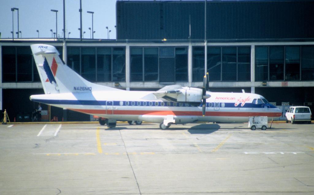 Photo of aircraft N426MQ operated by Simmons Airlines