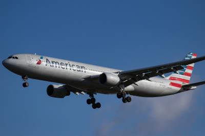 Photo of aircraft N277AY operated by American Airlines