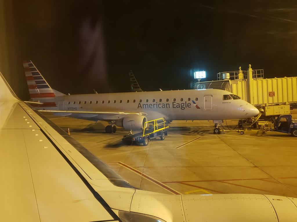 Photo of aircraft N105HQ operated by American Eagle