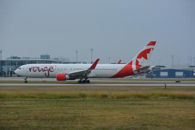 Photo of aircraft C-FMWU operated by Air Canada Rouge
