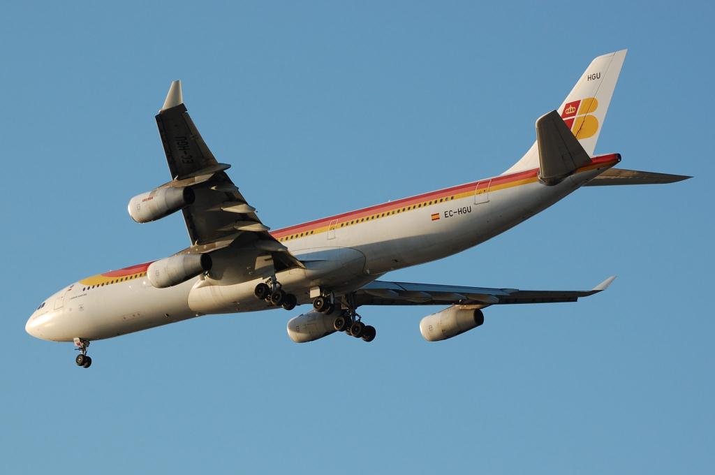Photo of aircraft EC-HGU operated by Iberia