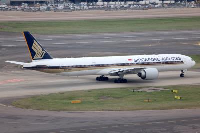 Photo of aircraft 9V-SNB operated by Singapore Airlines