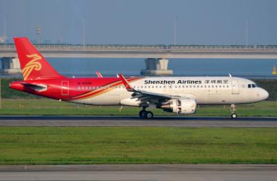 Photo of aircraft B-8220 operated by Shenzhen Airlines