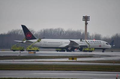 Photo of aircraft C-FNOE operated by Air Canada