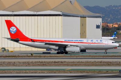 Photo of aircraft B-6518 operated by Sichuan Airlines