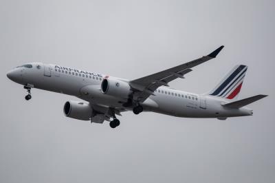 Photo of aircraft F-HZUS operated by Air France
